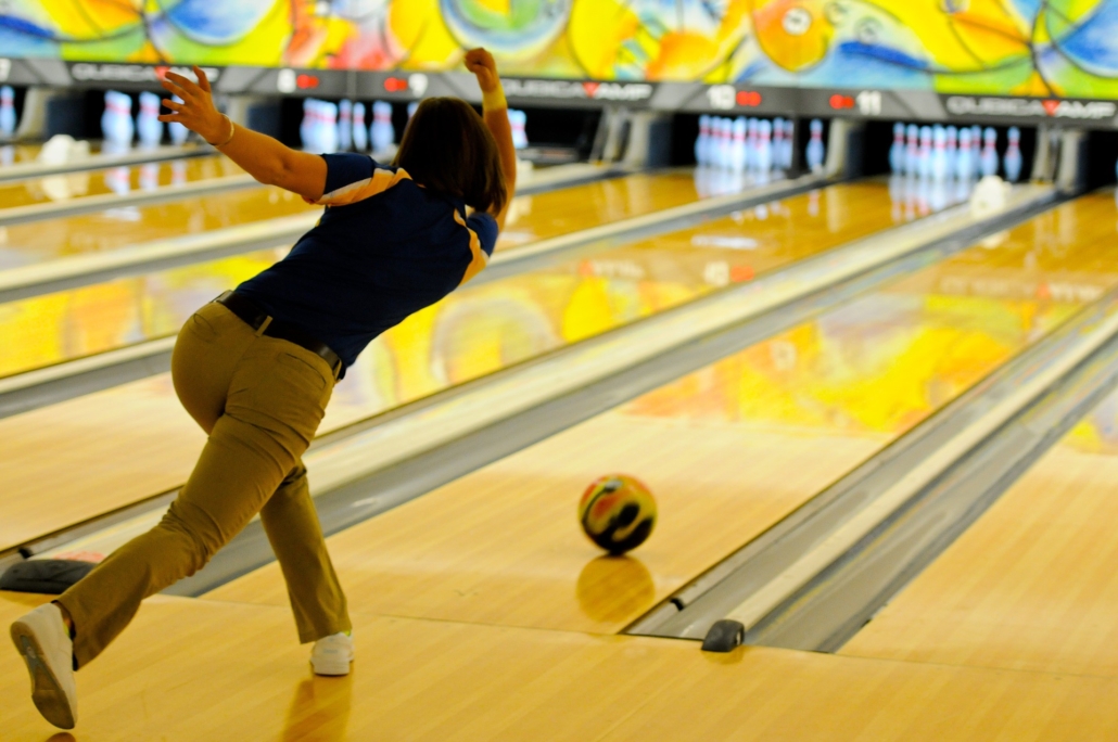 Personne jouant au bowling se disant possiblement en congé de maladie